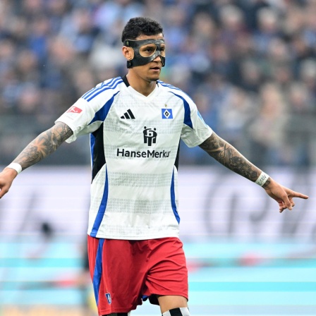 Hamburgs Davie Selke gibt Anweisungen