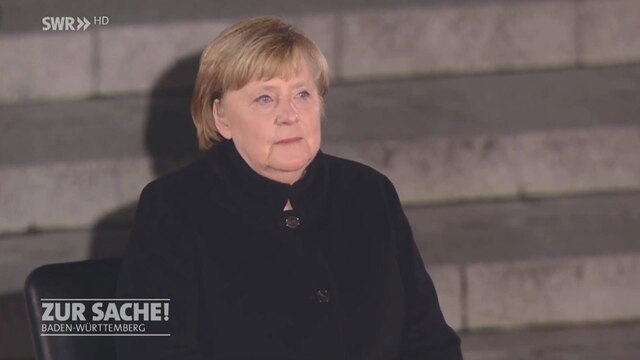 Angela Merkel beim Zapfenstreich