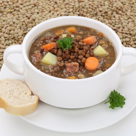 Terrine mit Linseneintopf: Linsengericht ist der Name einer Gemeinde in Hessen. Der Name bezieht sich auf einen ehemaligen Gerichtsbezirk, und zwar in einem Raum, in dem Linsenanbau betrieben wurde.