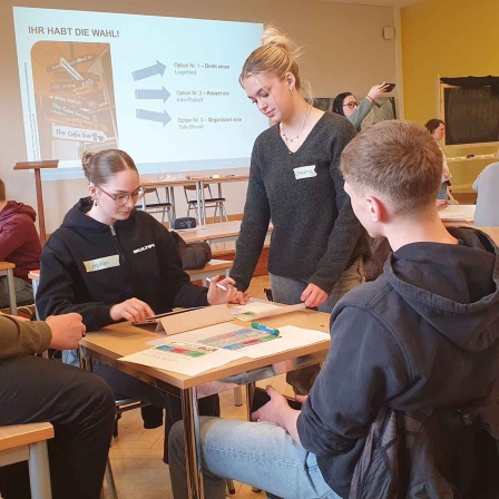 Workshop, in dem Jugendliche zu "Verbrauchercheckern" ausgebildet werden (Bild: Lena Schnieder/Verbraucherzentrale Bundesverband)