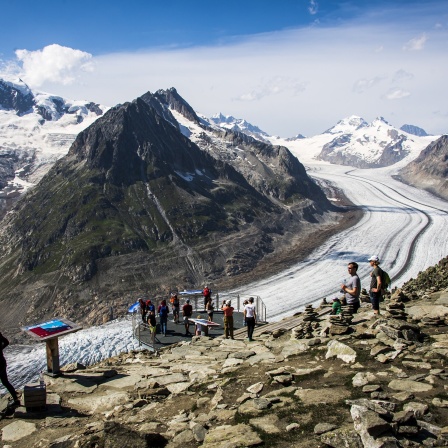 Der Aletschgletscher vom Aussichtspunkt Eggishorn oberhalb von Fiesch. Der Aletschgletscher ist der größte Gletscher der Alpen und befindet sich im südlichen Teil der Schweiz im Kanton Wallis