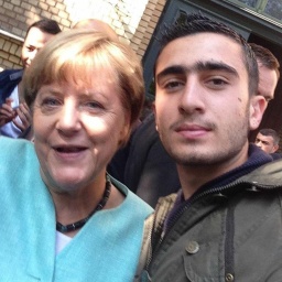 Selfie mit Merkel - die ehemalige Kanzlerin wird 70