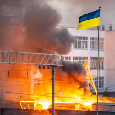 Feuer und Rauch in Kiew nach dem mutmaßlichen Einschlag russischer Raketen