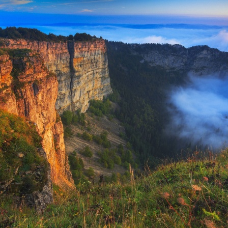 Creux du Van im Neuenburger Jura bei Sonnenaufgang, Schweiz