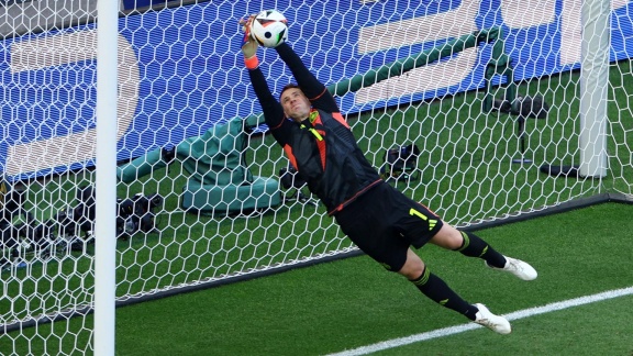 Sportschau Uefa Euro 2024 - Neuer Pariert Freistoß Von Szoboszlai Stark