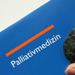 Ein Schild mit dem Wort "Palliativmedizin".