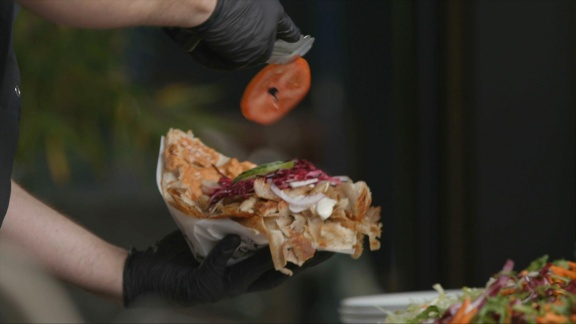 Sportschau Uefa Euro 2024 - Gehaltvolle Abwechslung - Döner Im Dfb-quartier