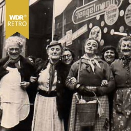 Sechs verkleidete Frauen an Weiberfastnacht in Köln in der Nachkriegszeit