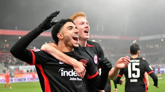 Sportschau Bundesliga - Doppelpack Marmoush - Eintracht Fegt Heidenheim Vom Platz