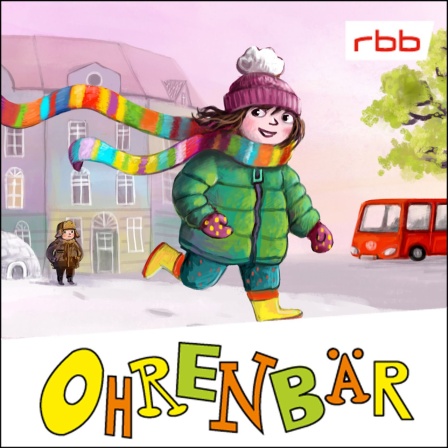 Bunte Zeichnung: ein Mädchen mit buntem Schal und grüner Winterjacke läuft über einen Platz, im Hintergrund Haus, Bus und Baum (Quelle: rbb/OHRENBÄR/Verena Körting)