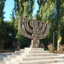 1991 errichtetes Menora, Denkmal für die während der deutschen Besatzungszeit 1941-1943 ermordeten Juden in Babyn Jar.