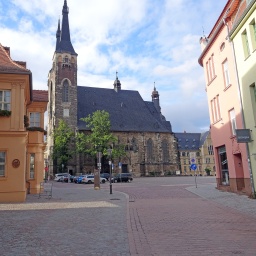 Der Marktplatz und die St. Jakobskirche in Köthen.