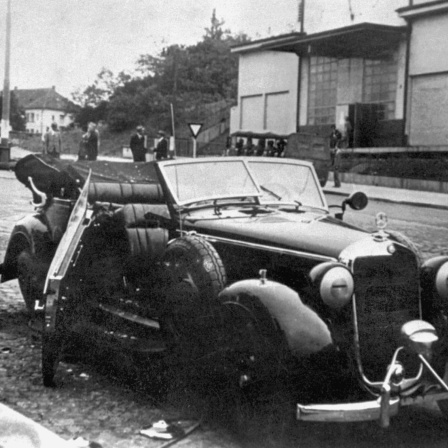 Der Wagen des stellvertretenden Reichsprotektors von Böhmen und Mähren, Reinhard Heydrich, nach dem Attentat vom 27. Mai 1942