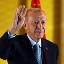 Recep Tayyip Erdogan, Präsident der Türkei und Präsidentschaftskandidat der Volksallianz, gestikuliert vor Anhängern im Präsidentenpalast in Ankara. 