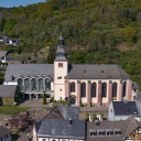 Katholische Pfarr- und Wallfahrtskirche Heimbach Altbau St. Clemens (r.) und Neubau Salvatorkirche