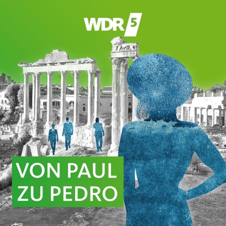 Silhouette einer Frau, die auf drei kleinere Männerfiguren herabblickt, im Hintergrund Fotografie von römischen Ruinen