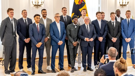Sportschau - Bundespräsident Ehrt Basketball-weltmeister