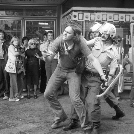 Gewalttätige Auseinandersetzungen zwischen Demonstranten und Polizei in Frankfurt am Main am 10.5.1976 bei einem Protestmarsch zum Tod der RAF-Terroristin Ulrike Meinhof, die sich am 5.5.1976 in ihrer Zelle in Stuttgart-Stammheim das Leben genommen hatte