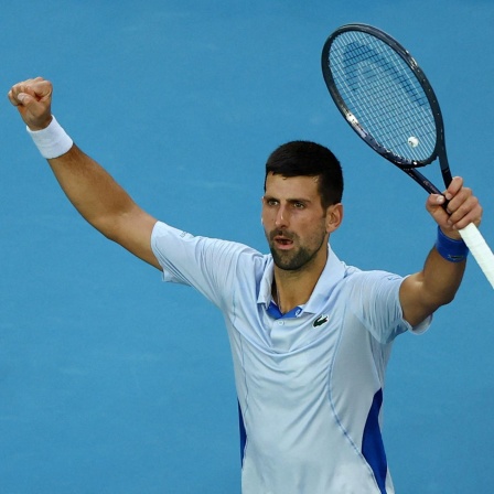 Novak Djokovic jubelt nach seinem Sieg über Taylor Fritz
