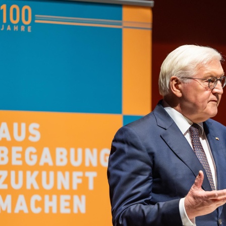 Bundespräsident Frank-Walter Steinmeier hält anlässlich des Festaktes 100 Jahre Studienstiftung des deutschen Volkes eine Rede im Deutschen Hygienemuseum.