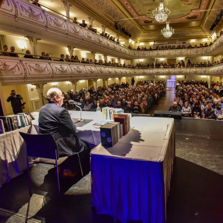 Mit Denis Scheck durch die literarische Welt 2018 im Rahmen der Erfurter Herbstlese