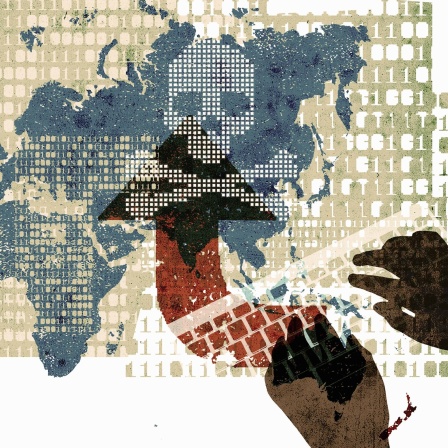 Cyberwar: grafische Darstellung einer Weltkarte und von Computertastaturen, von denen Angriffe ausgehen