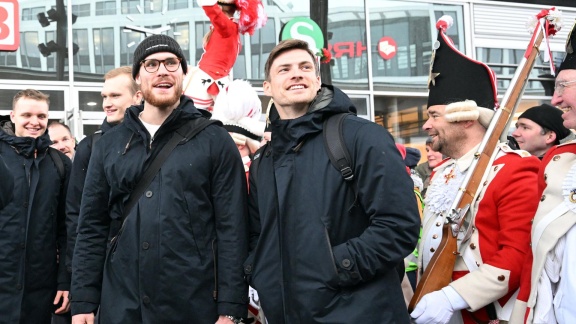 Sportschau - Die Ankunft Der Deutschen Handballer In Köln