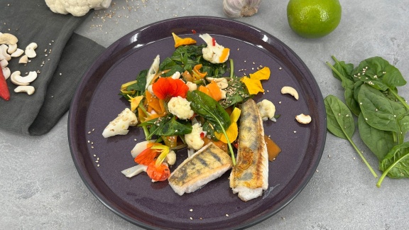 Ard-buffet - Rezept: Scharfer Gemüsesalat Mit Gebratenem Fischfilet