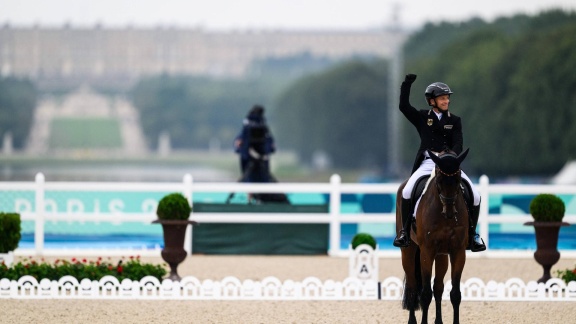 Sportschau Olympia 2024 - Reiten: Vielseitigkeit - Dressur  Im Re-live Teil 2