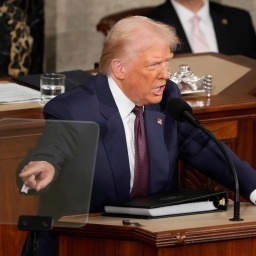 US-Präsident Donald Trump steht am 4. März 2025 an einem Redepult im Capitol