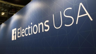 Der Schriftzug &#034;Facebook Elections USA&#034; auf einer Wand in einer Halle