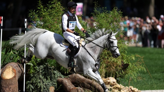 Sportschau Olympia 2024 - Reiten -vielseitigkeit: Der Sturz Von Christoph Wahler Im Geländeritt