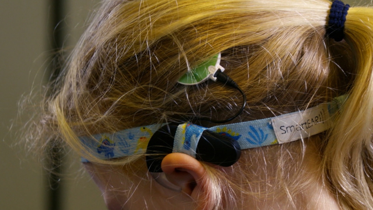 Die Maus : Helenes neues Ohr – CI Implantat (Audiodeskription)