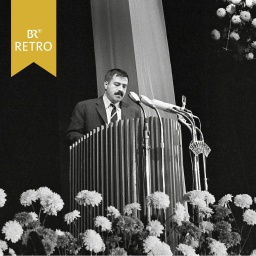 Günter Grass beim Halten der Rede zum Georg-Büchner-Preis 1965 | Bild: picture alliance / ASSOCIATED PRESS | Anonymous