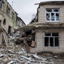 Eine zerstörte Schule im Donbass