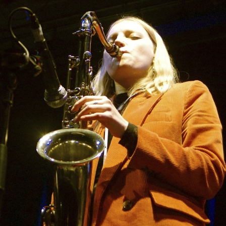 Die britische Jazzmusikerin Emma Rawicz bei einem Auftritt im Februar 2023.