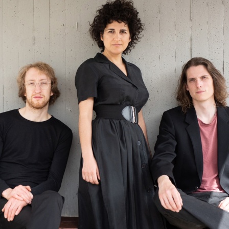 Ensemblebild "Mother": Luise Volkmann (sax), Dominik Mahnig (dr), Athina Kontou (b) und Lucas Leidinger (p)