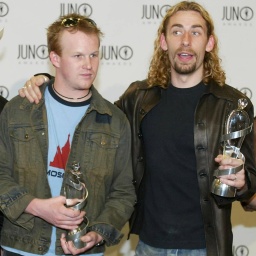 Die Rockband Nickelback erhält den Juno Award für ihre Single "How You Remind Me"