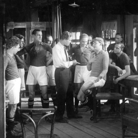 Szene aus dem Film Harry Gondi, Willi Forst, Gustav Fröhlich in 'Die elf Teufel', 1936