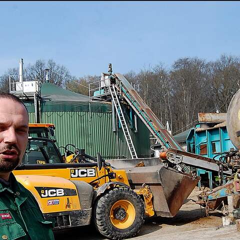 Landwirt Torsten Krawczyk aus Westewitz vor seiner Biogasanlage