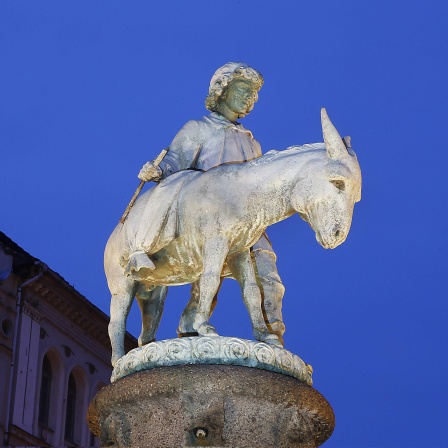 Der Eselsbrunnen auf dem Alten Markt der Stadt Halle an der Saale