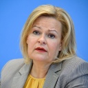 Nancy Faeser (SPD), Bundesministerin für Inneres und Heimat, stellt in der Bundespressekonferenz den Jahresbericht Fallzahlen politisch motivierter Kriminalität vor.