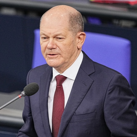 Bundeskanzler Olaf Scholz (SPD) beantwortet bei der Regierungsbefragung im Bundestag die Fragen der Abgeordneten.