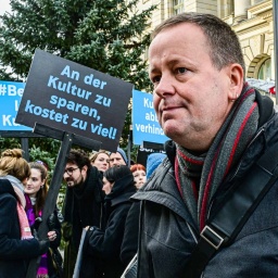 Klaus Lederer bei einer Protestaktion gegen Kürzungen im Kulturetat