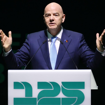FIFA-Präsident Gianni Infantino am Rednerpult beim Festakt zum 125-jährigen DFB-Jubiläum.