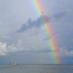 Malediven-Impressionen mit Regenbogen