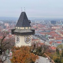 Der Uhrturm von Graz ist das Wahrzeichen der österreichischen Landeshauptstadt in der Steiermark.