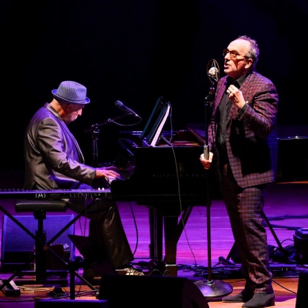 ARCHIV: Konzert Elvis Costello mit Steve Nieve (Bild: picture alliance / NurPhoto)