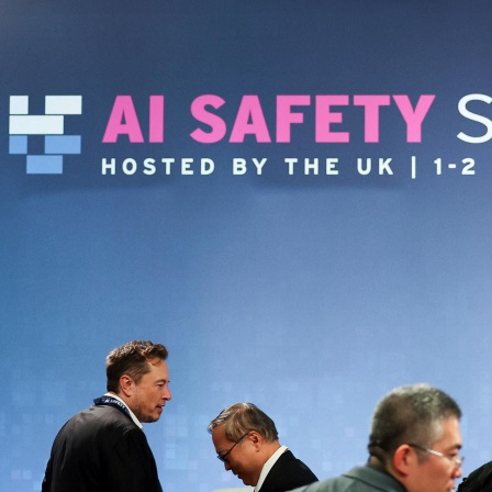 Elon Musk und weitere Teilnehmer beim "AI Safety Summit" in Großbritannien.