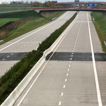 Eine leere Autobahn bei Erfurt